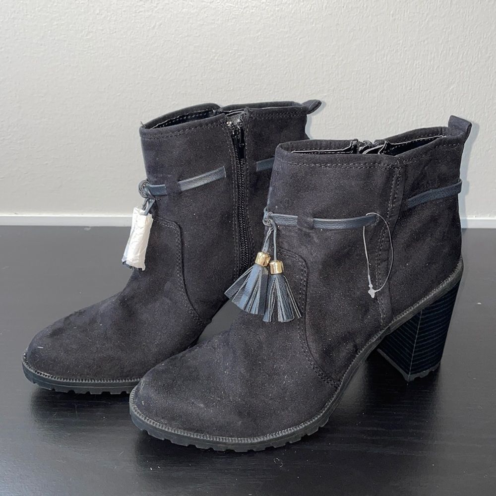 Jaclyn Smith Women's Rubi Black Fashion Bootie Size 9